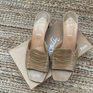 CHRISTIAN LOUBOUTIN kitten heel slides